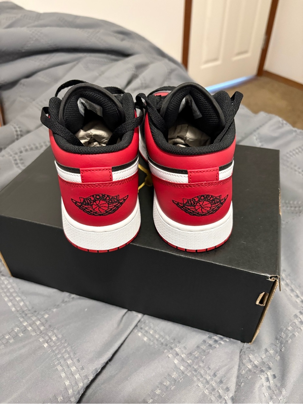 Air Jordan 1 Low GS “Alternate Bred Toe” – Size 7 (8.5 in women’s) - Picture 5 of 6